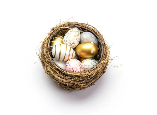 Πασχαλινά αυγά απομονωμένα σε λευκό φόντο. Για ευχετήρια κάρτα, προώθηση, αφίσα, φυλλάδιο, web-banner, άρθρο — Φωτογραφία Αρχείου