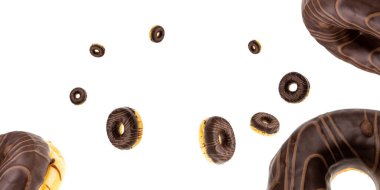 Beyaz üzerine izole edilmiş yuvarlak tatlı çörekler. Arka planda kal. Jöleli şekerleme..