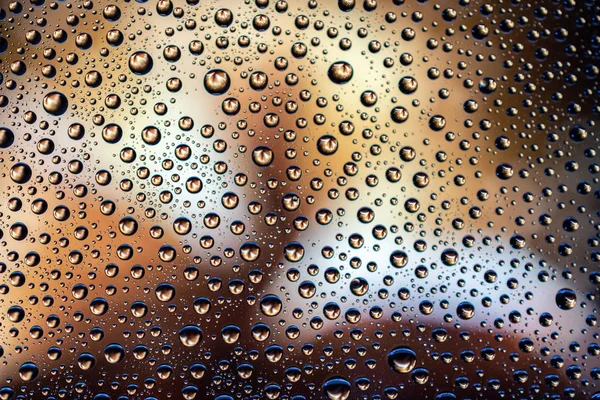 Drops Hintergrund. Nasses Wasser auf Glas. Textur des Regenmusters. — Stockfoto