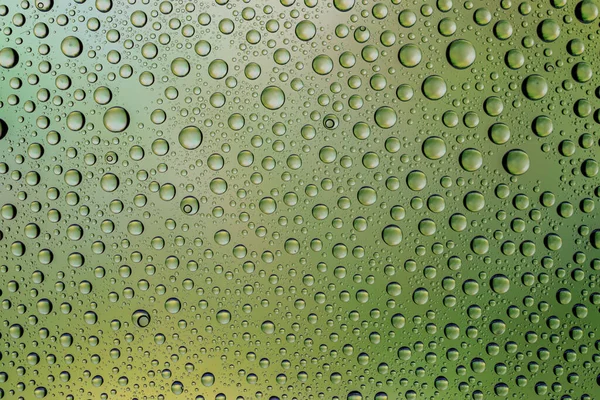 Ρίχνει νερό στο γυαλί. Υγρό μοτίβο βροχής φόντο υφή. — Φωτογραφία Αρχείου