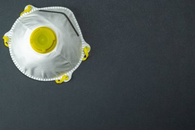 Anti virüs ve bakteri enfeksiyonu koruması için tıbbi güvenlik filtresi maskesi. Salgın hastalık hücreleriyle ilgili tıbbi risk konsepti. Covid-19 enfeksiyon tıbbi geçmişi