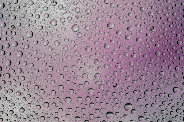 Kapky deště. Mokrá voda na okenní sklo. Pozadí bublin. — Stock fotografie