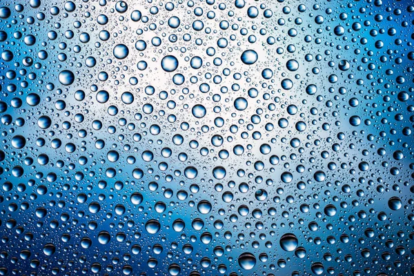 Wasser tropft Textur Hintergrund. Regen auf Fensterscheiben. Nasses Regenmuster. — Stockfoto