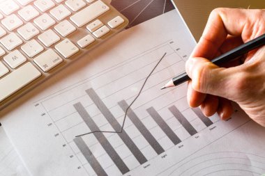 İstatistiksel raporlar. Finansal veri belgeleri, analitik çalışma alanının grafiklerini çizer. Finans kavramı.