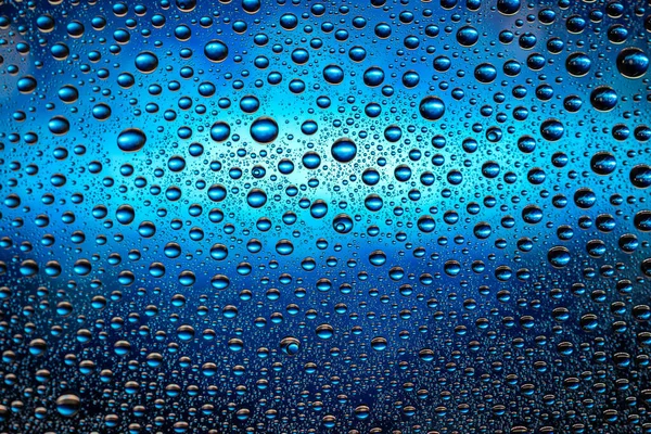 Wasser tropft Textur Hintergrund. Regen auf Fensterscheiben. Nasses Regenmuster. — Stockfoto