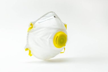 Coronavirus salgını salgını koruması. Beyaz üzerine hijyenik tıbbi güvenlik maskesi. Tehlikeli grip vakaları, salgın hastalık riski kavramı olarak kabul edilir.