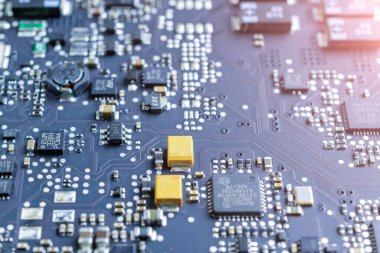 Bilgisayar mikroçipi devre arkaplanı. Mavi çip anakart soyut teknoloji dokusu ve yumuşak ışık. Gelecekçi Elektronik konsept