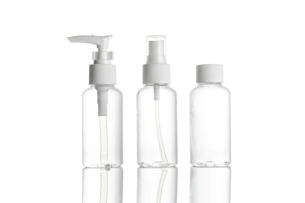 Sanitiserflaska. Töm klar plastpump behållare för antiseptisk gel, kosmetisk tvål och mineralschampo isolerad på vitt. Vatten cap blank spray på transparent bakgrund. — Stockfoto