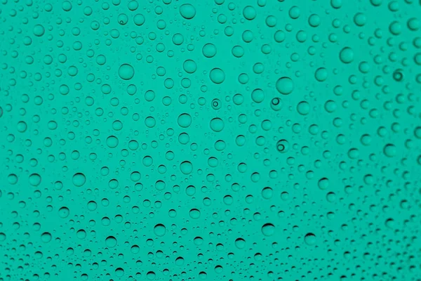 Água cai fundo. Textura de chuva em vidro de janela. Padrão molhado . — Fotografia de Stock