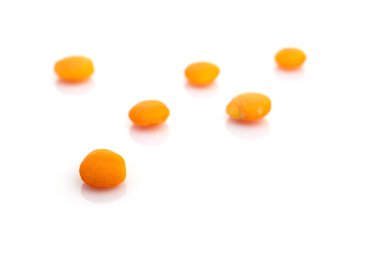 Mısır gevreği mercimek ve organik tohumlar. Sağlıklı kırmızı çiğ mercimek, beslenme gıdası. Antioksidanlı, omega-3 proteinli, mineral besinli sağlıklı vejetaryen gıda kavramı.