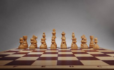 Satranç Satranç taşları ile. Beyaz seti, açık geniş görüş açı.