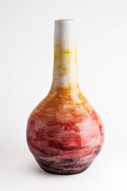 Kırpma yolu ile beyaz bir arka plan üzerinde izole boş vazo.