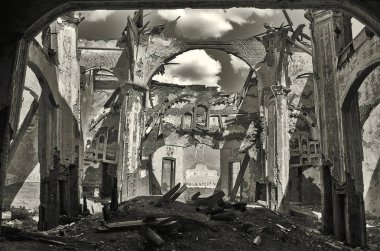 Eski kilise kalıntıları