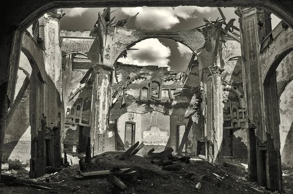 Eski kilise kalıntıları