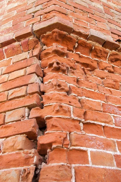 Eski yıpranmış tuğla duvar parçası