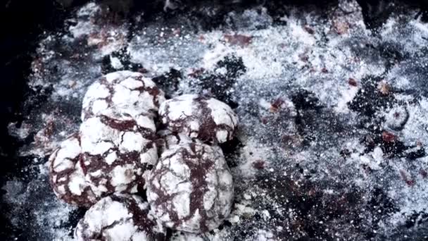 Bolos Chocolate Fundo Textura Brownies Com Cobertura Açúcar Ardósia Preta — Vídeo de Stock