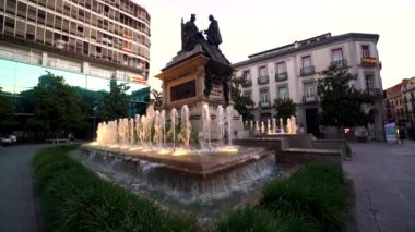 24 Mayıs 2020, Granada, İspanya. Granada Katolik Bölgesi Isabella 'nın akşam manzarası. Kristof Kolomb Anıtı