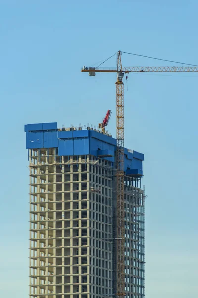 Building construction with crane on blue sky background. — Stock Photo, Image