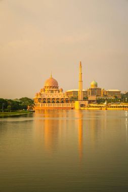 Putra Camii görünümünü