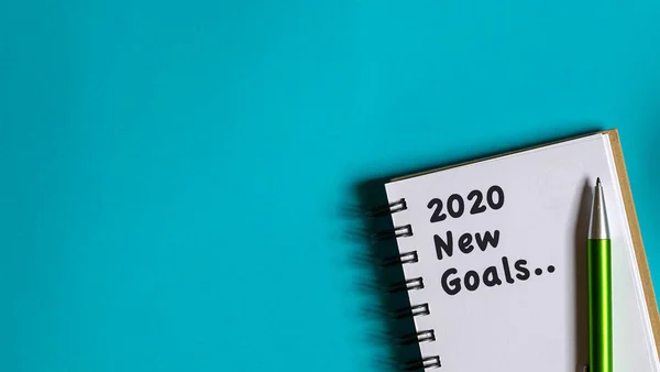 2020 new year goal, plan, action text on note pad. Top view or f — Stock Photo, Image