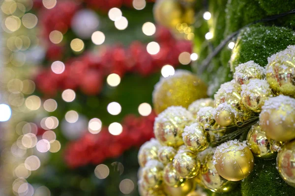 Deco de Natal e ornamentos com fundo bokeh luz — Fotografia de Stock