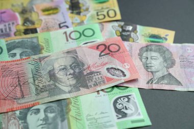 Avustralya (Aud) para birimi, çeşitli banknotların banknotları.