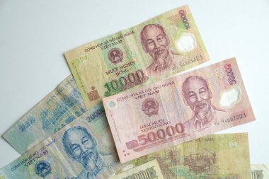 Beyaz arka planda Vietnamca para dong (Vnd).