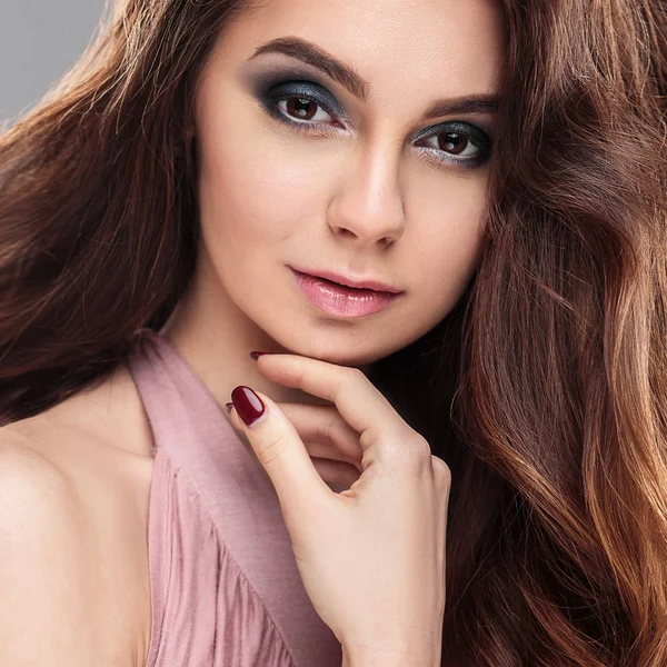 Closeup beauty portrait of young woman with natural makeup and hairstyle. spa and care. — Stock Photo, Image