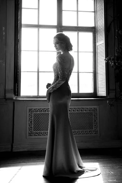 Genç sarışın gelin bir ışık mavi gelinlik kadın, iç moda Güzellik Portresi