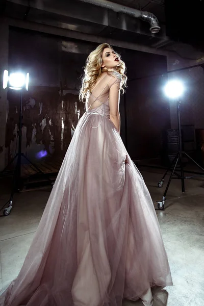 Hermosa Rubia Joven Novia Mujer Vestido Novia Color Estilo Rock — Foto de Stock