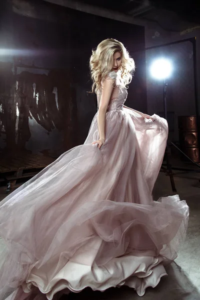 Belle Jeune Mariée Blonde Femme Robe Mariée Couleur Style Rock — Photo