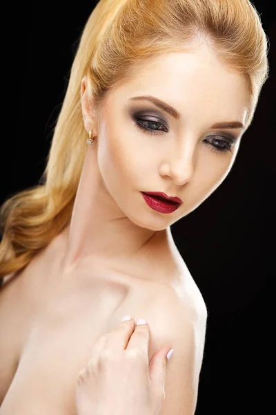 Close Beauty Portrait Perfect Young Woman Golden Hair Evening Makeup — Stockfoto