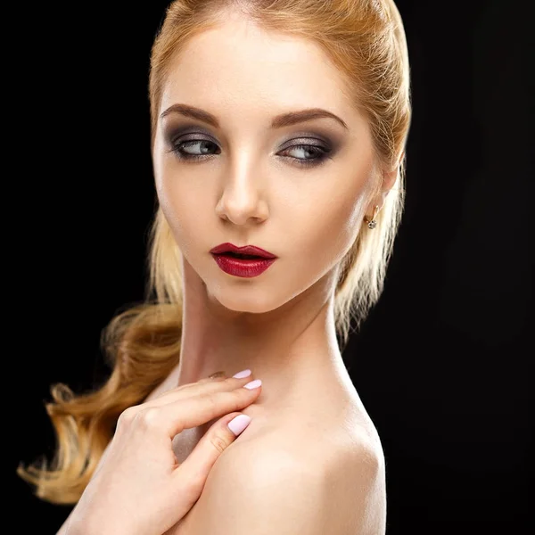 Close Beauty Portrait Perfect Young Woman Golden Hair Evening Makeup — Stockfoto