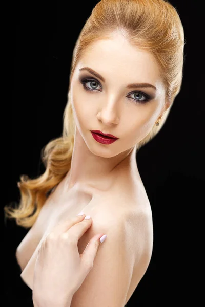 Close Beauty Portrait Perfect Young Woman Golden Hair Evening Makeup — Stockfoto