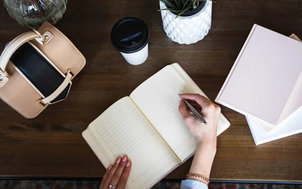 Ahşap Bir Masa Üstünde Zamanlayıcı Defter Yakın Çekim Fotoğraf Kağıt — Stok fotoğraf