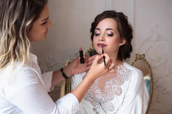 Makeup Artist Preparing Beautiful Bride Wedding Morning — Stock Photo, Image
