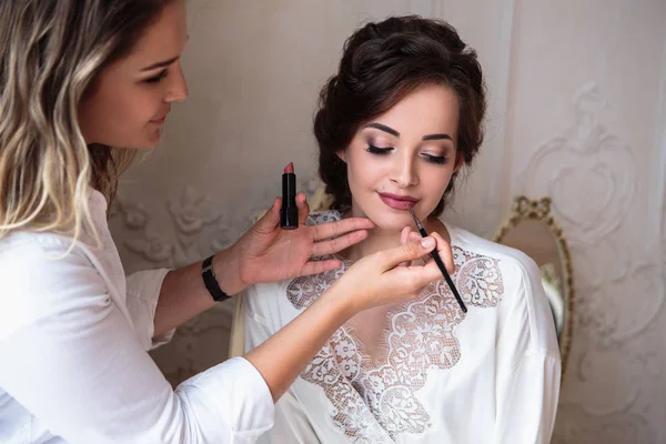 Makeup Artist Preparing Beautiful Bride Wedding Morning — Stock Photo, Image