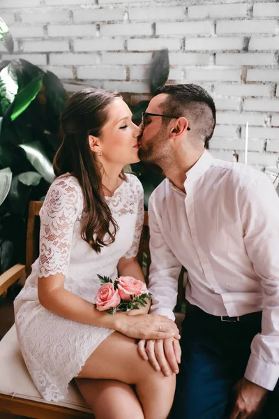 Newlywed couple caressing and kissing on their wedding day. Love concept. — 图库照片