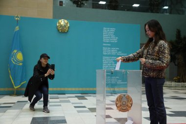 9 Haziran 2019 'da Kazakistan Astana' da erken cumhurbaşkanlığı seçimlerine kadınlar geliyor.