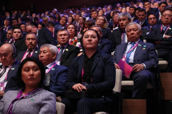 Uomini Affari Seduti Nella Sala Del Forum Economico Astana Maggio — Foto Stock