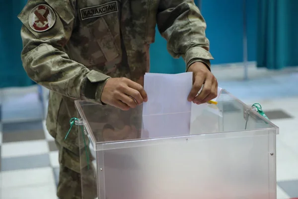 Close Person Hands Early Presidential Elections Junho 2019 Astana Cazaquistão — Fotografia de Stock