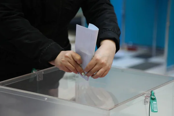 Close Person Hands Early Presidential Elections Junho 2019 Astana Cazaquistão — Fotografia de Stock