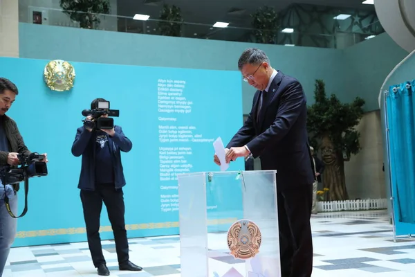 参加2019年6月9日哈萨克斯坦阿斯塔纳总统选举的政治人物 — 图库照片