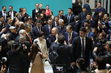 Eski Cumhurbaşkanı Nursultan Nazarbayev 9 Haziran 2019 tarihinde Kazakistan 'ın Astana kentinde yapılan cumhurbaşkanlığı seçimlerini ziyaret etti