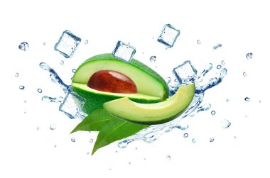 Avokado splash su ve buz