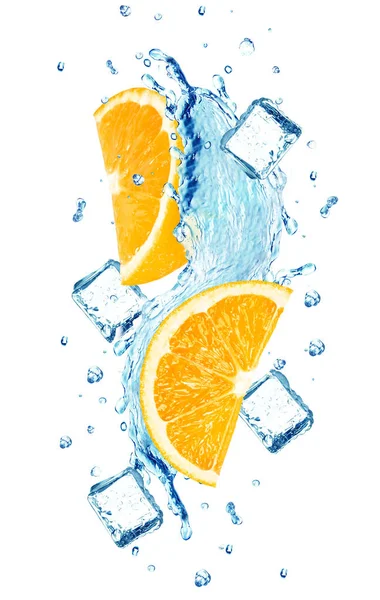 Апельсиновий Бризковий Водяний Куб Льоду Ізольований Білому — стокове фото