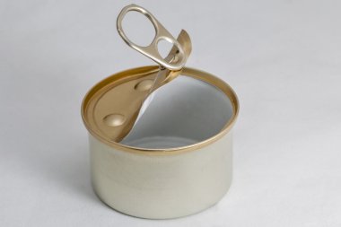 Beyaz zemin üzerine açık boş evde beslenen hayvan yiyecek olabilir