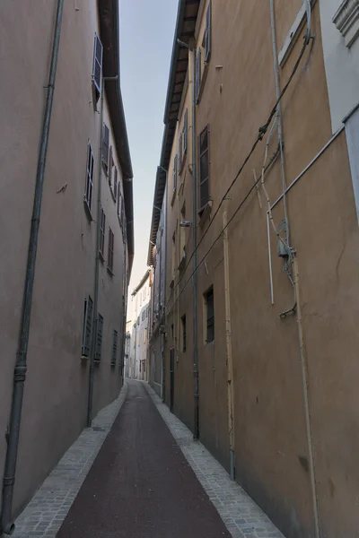 Gamla smala gatan i Rimini, Italy. — Stockfoto