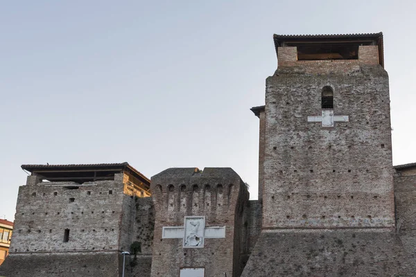 リミニ、イタリア中世のシジスモンド城の城壁. — ストック写真