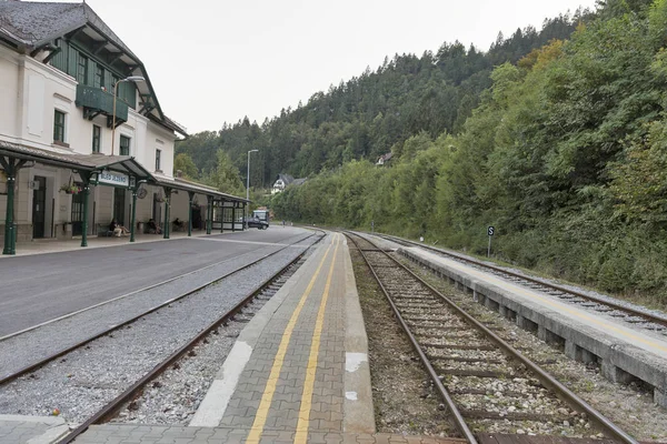 Plaatselijke treinstation Bled Jezero in de buurt van Lake Bled in Slovenië — Stockfoto